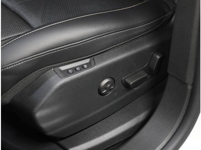 Opel Grandland X 1.6 180PK Turbo Ultimate | 1ste eigenaar | AUTOMAAT | AppleCarPlay/AndroidAuto | Verwarmde/Verkoelende AGR-stoelen | LEER | Navigatie | Cruise Control | Keyless Start/Entry | FULL LED | 360'Camera | Trekhaak | Two-tone | Isofix | Privacy Glass | 1600KG TR