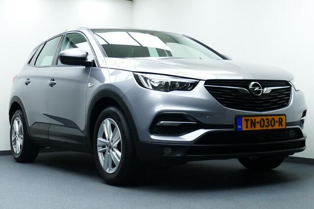 Opel Grandland X 1.2 130Pk Turbo Business Executive. Navi, Clima, Cruise, 17"LMV, Haak 1400kg