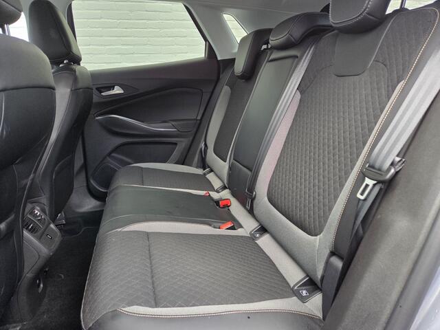 Opel Grandland X 130 PK Turbo Business Executive | Stoel/Stuurverwarming | Comfor