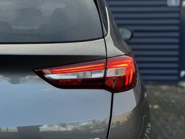 Opel Grandland X 1.2 Turbo Business Executive | Parkeersensoren | Apple Carplay/Android Auto | Climate Control | Lichtmetalen velgen | Cruise Control |