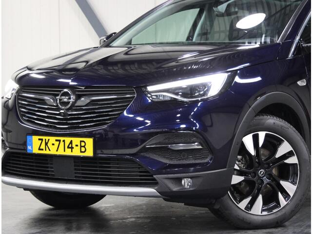Opel Grandland X SUV Innovation 130PK | 1ste eigenaar | Navigatie | Panoramadak | Rondomzicht Camera | LED Koplampen | Elektrische Achterklep met Sensor | Dodehoek Detectie | Keyless Entry/Start | Climate Control | Cruise Control | 18" Lichtmetalen Velgen | Apple Carplay/