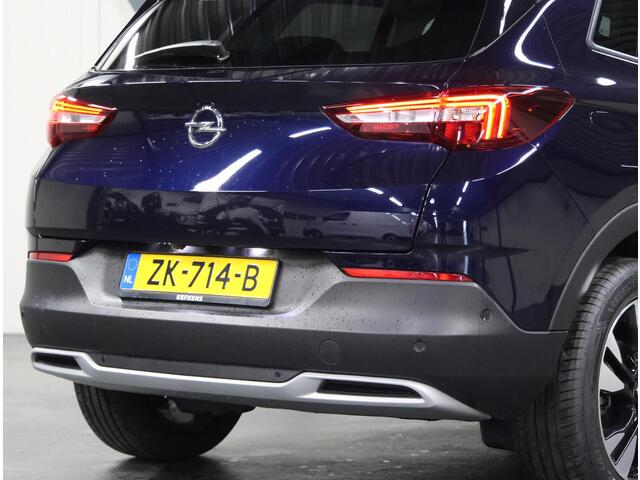 Opel Grandland X SUV Innovation 130PK | 1ste eigenaar | Navigatie | Panoramadak | Rondomzicht Camera | LED Koplampen | Elektrische Achterklep met Sensor | Dodehoek Detectie | Keyless Entry/Start | Climate Control | Cruise Control | 18" Lichtmetalen Velgen | Apple Carplay/
