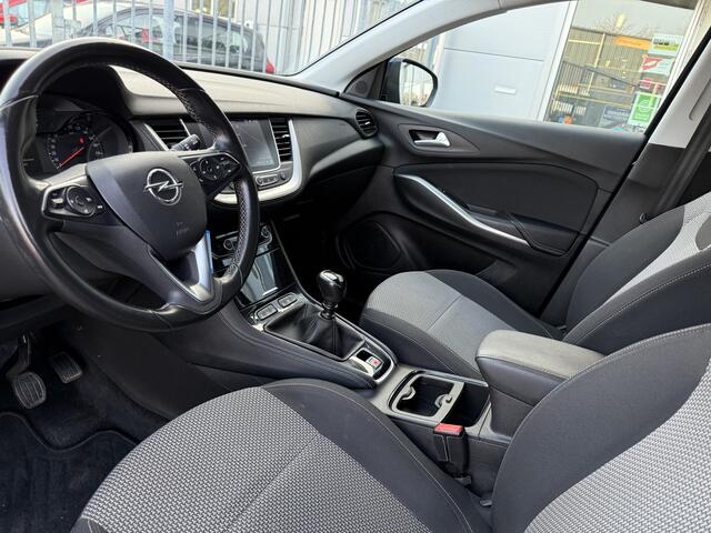 Opel Grandland X 1.2 Turbo Online Edition Navigatie, Parkeersens, Trekhaak, Climate contr, etc..