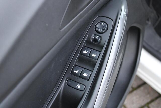 Opel Grandland X 1.2 Turbo Innovation Led/Trekhaak/Automaat