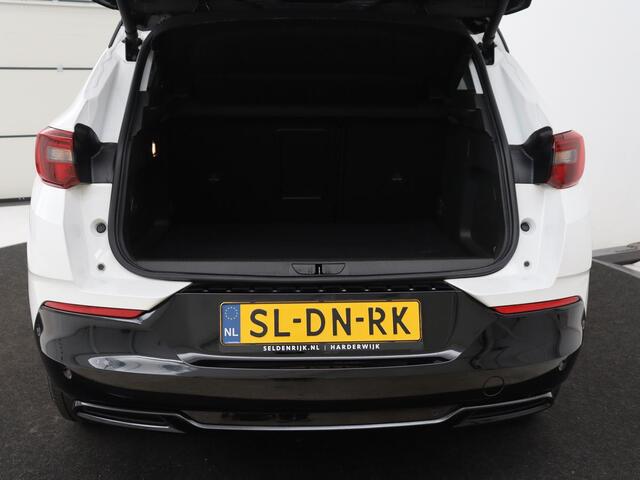 Opel Grandland X 1.6 Turbo Hybrid Business Executive | Stoelverwarming | Adaptive cruise | Camera | Carplay | Stuurverwarming | Navigatie | PHEV | Plug In
