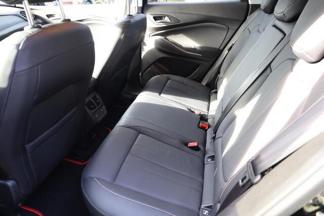 Opel Grandland X 1.2 Turbo Ultimate CAMERA LEER MEMORY STOELVENTILATIE STUUR/RUIT/STOELVERWARMING(4x) CARPLAY DAB 18"LMV DISTRIBUTIE=VERVANGEN!! ELEK.ACHTERKLEP 2xPDC ENZ!