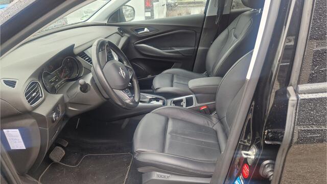 Opel Grandland X 1.2 Turbo Innovation Automaat / Trekhaak / Leder / Camera / Stoel & Stuurverwarming