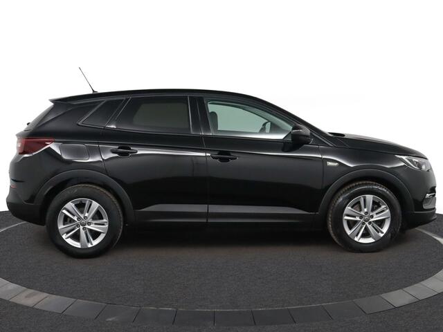 Opel Grandland X 1.2 Turbo Online Edition - Trekhaak - Navigatie - Cruise control - AppleCarplay - Android Auto - Virena zekerheidspakket (BOVAG) 895, -