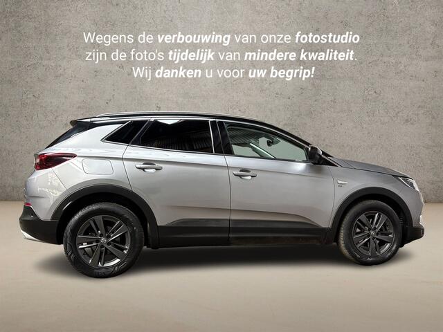 Opel Grandland X 1.2 Turbo 120 Jaar Edition Automaat (APPLE CARPLAY, GROOT NAVI, CLIMATE, LEDER, CAMERA, SPORTSTOELEN, GETINT GLAS, CRUISE, NIEUWSTAAT)