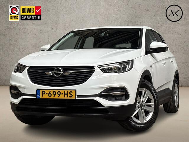Opel Grandland X 1.2 Turbo Sport (APPLE CARPLAY, NAVIGATIE, CLIMATE, STUUR/STOELVERWARMING, SPORTSTOELEN, GETINT GLAS, TREKHAAK, PARKEERSENSOREN, CRUISE, NIEUWSTAAT)