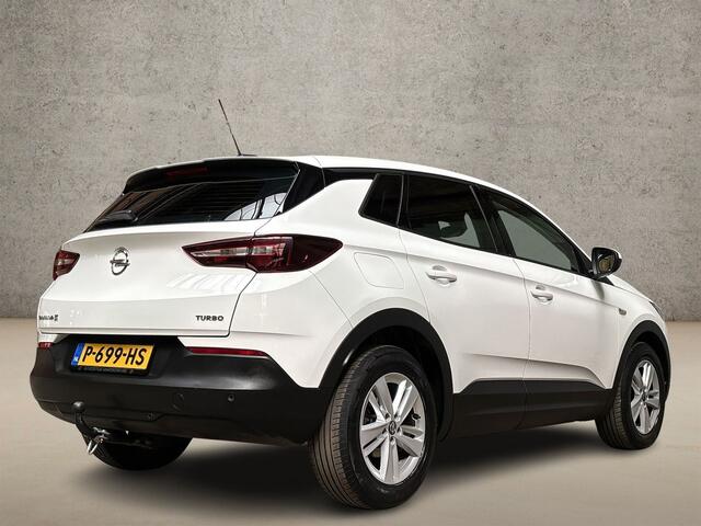 Opel Grandland X 1.2 Turbo Sport (APPLE CARPLAY, NAVIGATIE, CLIMATE, STUUR/STOELVERWARMING, SPORTSTOELEN, GETINT GLAS, TREKHAAK, PARKEERSENSOREN, CRUISE, NIEUWSTAAT)