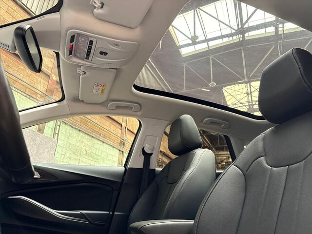 Opel Grandland X 1.2 Turbo Innovation Automaat (PANORAMADAK, APPLE CARPLAY, LEDER, STOELKOELING/VERWARMING, MEMORY SEATS, 360 CAMERA, TREKHAAK, STOELVERWARMING ACHTER, NIEUWSTAAT)