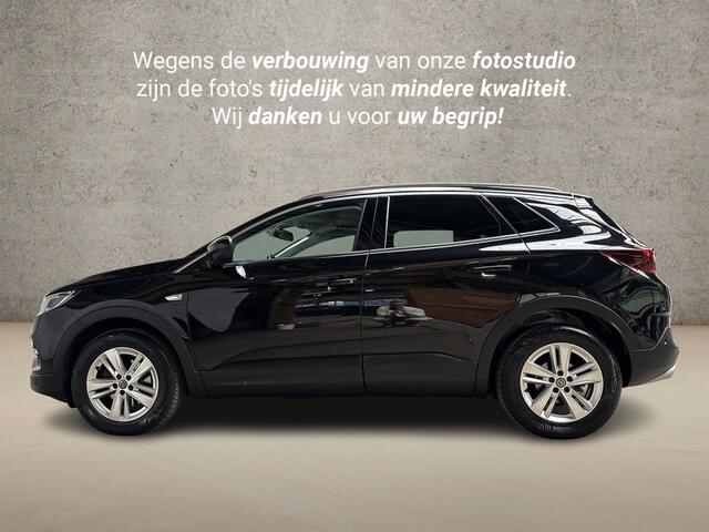 Opel Grandland X 1.2 Turbo Innovation Automaat (APPLE CARPLAY, GROOT NAVI, LEDER, STUUR/STOELVERWARMING, SPORTSTOELEN, GETINT GLAS, PARKEERSENSOREN, NIEUWSTAAT)