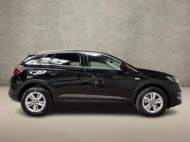 Opel Grandland X 1.2 Turbo Innovation Automaat (APPLE CARPLAY, GROOT NAVI, LEDER, STUUR/STOELVERWARMING, SPORTSTOELEN, GETINT GLAS, PARKEERSENSOREN, NIEUWSTAAT)