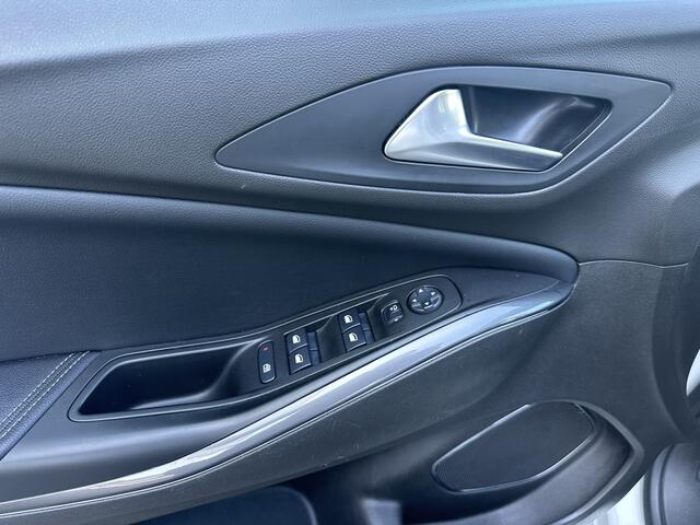 Opel Grandland X 1.2 Turbo Business Executive Camera Carplay Sportstoelen Stoelve