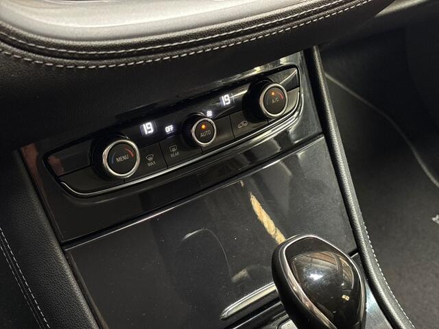 Opel Grandland X 1.2 Turbo Innovation Automaat (APPLE CARPLAY, GROOT NAVI, CLIMATE, CAMERA, KEYLESS, LEDER, SPORTSTOELEN, GETINT GLAS, TREKHAAK, NIEUWE APK, NIEUWSTAAT)