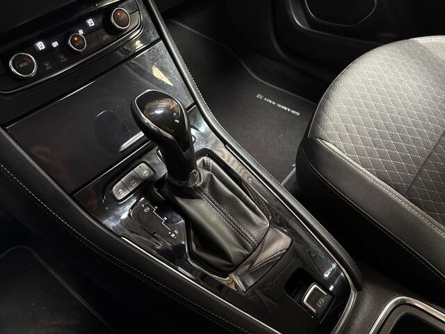 Opel Grandland X 1.2 Turbo Innovation Automaat (APPLE CARPLAY, GROOT NAVI, CLIMATE, CAMERA, KEYLESS, LEDER, SPORTSTOELEN, GETINT GLAS, TREKHAAK, NIEUWE APK, NIEUWSTAAT)