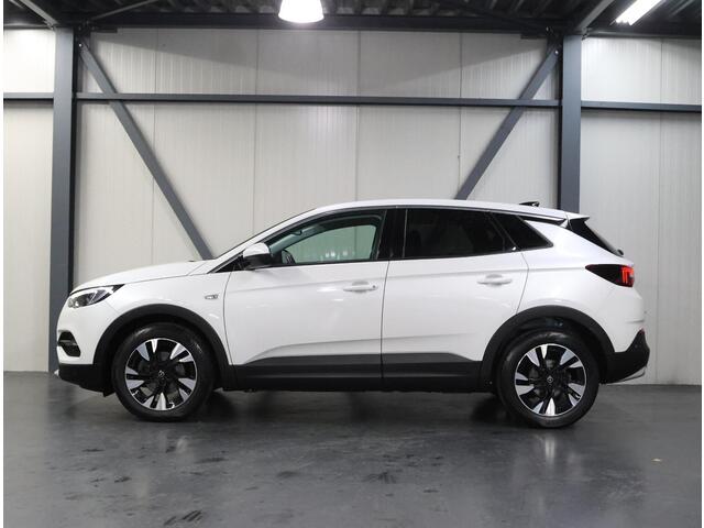 Opel Grandland X 1.5 130PK CDTi Executive | 2de Eigenaar | Camera | AppleCarPlay/AndroidAuto | 18"LMV | AGR stoelen | Electrische klep | Dodehoekdetectie | Navigatie | Climate Control | Isofix | Privacy Glass | Parkeersensoren |
