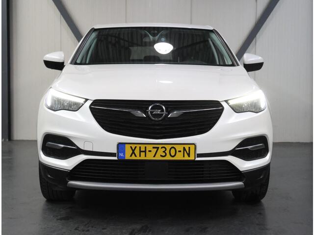 Opel Grandland X 1.5 130PK CDTi Executive | 2de Eigenaar | Camera | AppleCarPlay/AndroidAuto | 18"LMV | AGR stoelen | Electrische klep | Dodehoekdetectie | Navigatie | Climate Control | Isofix | Privacy Glass | Parkeersensoren |