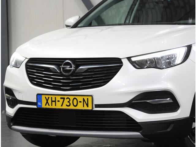 Opel Grandland X 1.5 130PK CDTi Executive | 2de Eigenaar | Camera | AppleCarPlay/AndroidAuto | 18"LMV | AGR stoelen | Electrische klep | Dodehoekdetectie | Navigatie | Climate Control | Isofix | Privacy Glass | Parkeersensoren |