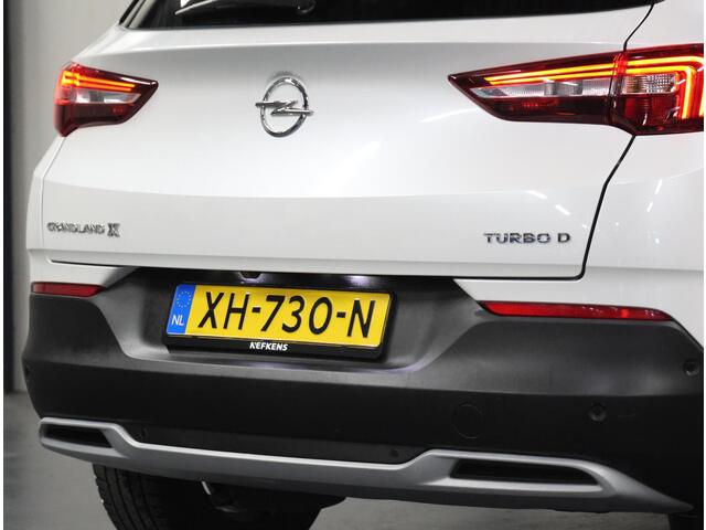 Opel Grandland X 1.5 130PK CDTi Executive | 2de Eigenaar | Camera | AppleCarPlay/AndroidAuto | 18"LMV | AGR stoelen | Electrische klep | Dodehoekdetectie | Navigatie | Climate Control | Isofix | Privacy Glass | Parkeersensoren |
