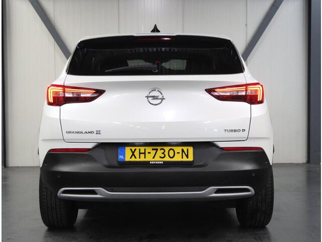 Opel Grandland X 1.5 130PK CDTi Executive | 2de Eigenaar | Camera | AppleCarPlay/AndroidAuto | 18"LMV | AGR stoelen | Electrische klep | Dodehoekdetectie | Navigatie | Climate Control | Isofix | Privacy Glass | Parkeersensoren |
