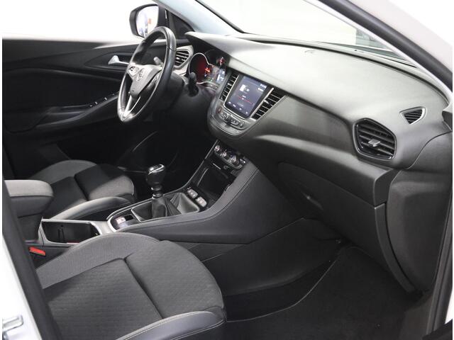 Opel Grandland X 1.5 130PK CDTi Executive | 2de Eigenaar | Camera | AppleCarPlay/AndroidAuto | 18"LMV | AGR stoelen | Electrische klep | Dodehoekdetectie | Navigatie | Climate Control | Isofix | Privacy Glass | Parkeersensoren |
