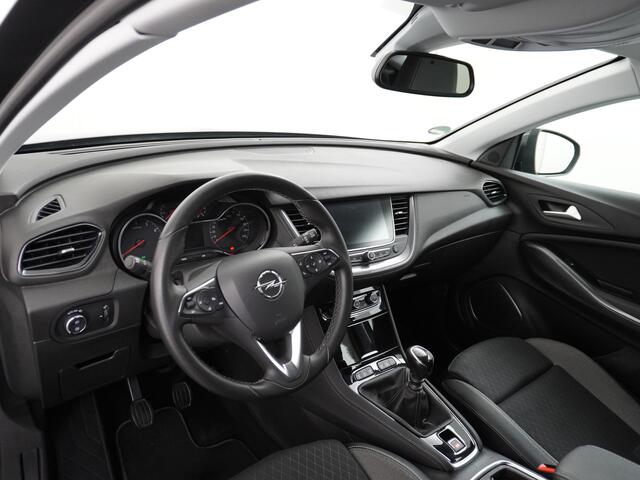 Opel Grandland X T131PK Apple Carplay Android Auto Camera PDC Navi AGR Keyless 19" DAB+ ECC Bluetooth 1/2 Leer Privacy Glas LMVRegen-Licht Sensor Cruise Control Aut.-Achterklep Lane-Assist Leder-Stw Elec-ramen en Spiegels Isofix 100% Dealer Onderhouden Business Executive