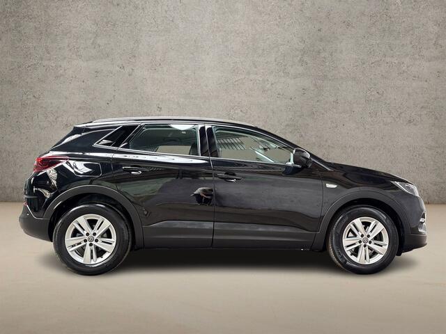 Opel Grandland X 1.2 Turbo Sport (APPLE CARPLAY, GROOT NAVI, CLIMATE, CAMERA, SPORTSTOELEN, LEDER STUURWIEL, CRUISE, NIEUWSTAAT)
