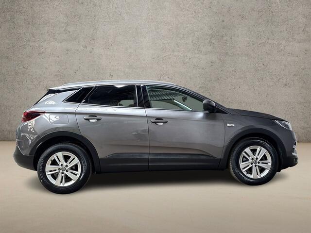 Opel Grandland X 1.2 Turbo Sport Automaat (APPLE CARPLAY, GROOT NAVI, CLIMATE, STUUR/STOELVERWARMING, SPORTSTOELEN, PARKEERSENSOREN, GETINT GLAS, CRUISE, NIEUWSTAAT)