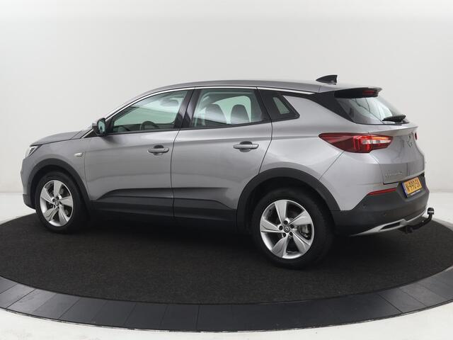 Opel Grandland X 1.6 Turbo Business Executive | Trekhaak | Stoelverwarming | Carplay | Navigatie | Stuurverwarming | Climate control | 18'' | Parkeerhulp | Bluetooth | Cruise control