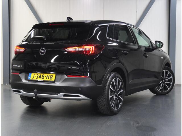 Opel Grandland X 225PK Hybrid Elegance | AppleCarPlay/AndroidAuto | AGR Stoel | Trekhaak | 18" Bi Color velgen | Climate Control | Cruise Control | Camera | Navigatie | LED lampen | AUTOMAAT | Isofix | Privacy Glass | Parkeersensoren |
