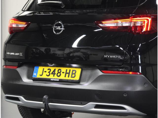 Opel Grandland X 225PK Hybrid Elegance | AppleCarPlay/AndroidAuto | AGR Stoel | Trekhaak | 18" Bi Color velgen | Climate Control | Cruise Control | Camera | Navigatie | LED lampen | AUTOMAAT | Isofix | Privacy Glass | Parkeersensoren |