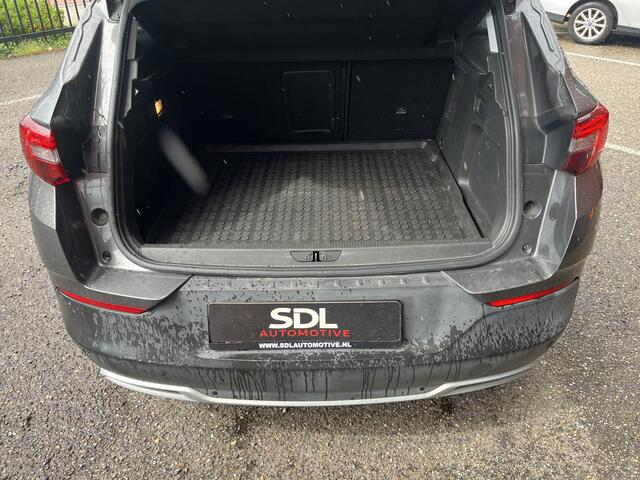 Opel Grandland X 1.6 Turbo Hybrid4 Ultimate 300PK!! // AFN. TREKHAAK // 360 CAMERA // STOELVERKOELING-VERWARMING // ELEK. KLEP // DODEHOEK // NAVI+CARPLAY // KEYLESS //
