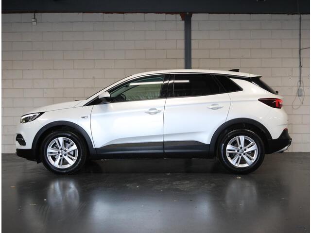 Opel Grandland X 1.2 130PK Turbo Business Executive | 1ste eigenaar | Trekhaak | AppleCarplay/AndroidAuto | Camera | Climate Control | Cruise Control | Dodehoekdetectie | LMV | Navigatie | Parkeersensoren | DAB Radio | Isofix | Privacy Glass | Elektrische Klep |