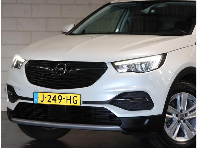 Opel Grandland X 1.2 130PK Turbo Business Executive | 1ste eigenaar | Trekhaak | AppleCarplay/AndroidAuto | Camera | Climate Control | Cruise Control | Dodehoekdetectie | LMV | Navigatie | Parkeersensoren | DAB Radio | Isofix | Privacy Glass | Elektrische Klep |