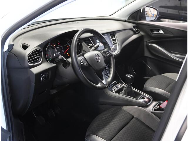 Opel Grandland X 1.2 130PK Turbo Business Executive | 1ste eigenaar | Trekhaak | AppleCarplay/AndroidAuto | Camera | Climate Control | Cruise Control | Dodehoekdetectie | LMV | Navigatie | Parkeersensoren | DAB Radio | Isofix | Privacy Glass | Elektrische Klep |