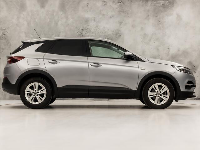 Opel Grandland X 1.2 Turbo Sport (APPLE CARPLAY, NAVIGATIE, GETINT GLAS, CRUISE, SPORTSTOELEN, ARMSTEUN, LM VELGEN, NIEUWE APK, NIEUWSTAAT)