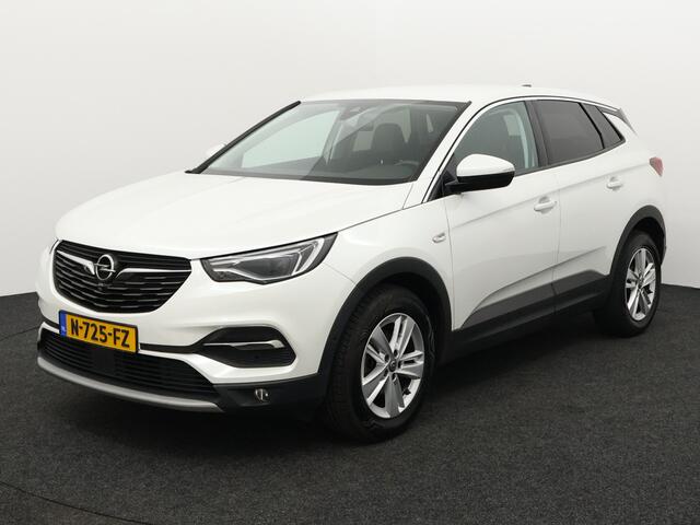 Opel Grandland X 1.2 Turbo Business Elegance Apple Carplay/Android Auto, Cruise control, Parkeersensor voor/achter, Rijstrooksensor, dodehoekdetectie Een stijlvolle en comfortabele SUV die luxe en ruimte uitstekend combineert. Het moderne design geeft de auto een elegante uitstraling, met een ruim interieur.