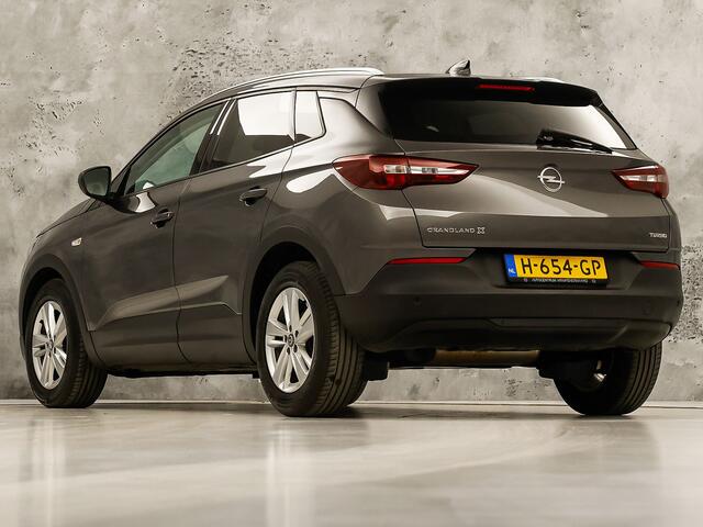 Opel Grandland X 1.2 Turbo Sport Automaat (APPLE CARPLAY, GROOT NAVI, CLIMATE, STUUR/STOELVERWARMING, SPORTSTOELEN, PARKEERSENSOREN, GETINT GLAS, CRUISE, NIEUWSTAAT)