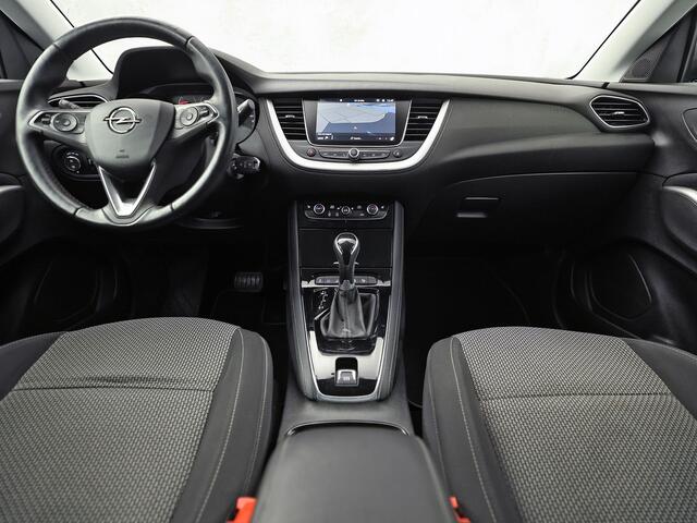 Opel Grandland X 1.2 Turbo Sport Automaat (APPLE CARPLAY, GROOT NAVI, CLIMATE, STUUR/STOELVERWARMING, SPORTSTOELEN, PARKEERSENSOREN, GETINT GLAS, CRUISE, NIEUWSTAAT)