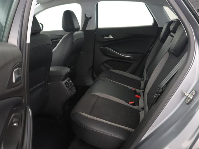 Opel Grandland X 1.6 Turbo Innovation | Half leder | Cruise control | Trekhaak | Navigatie | Carplay | Climate control | Park assist | 18" velgen