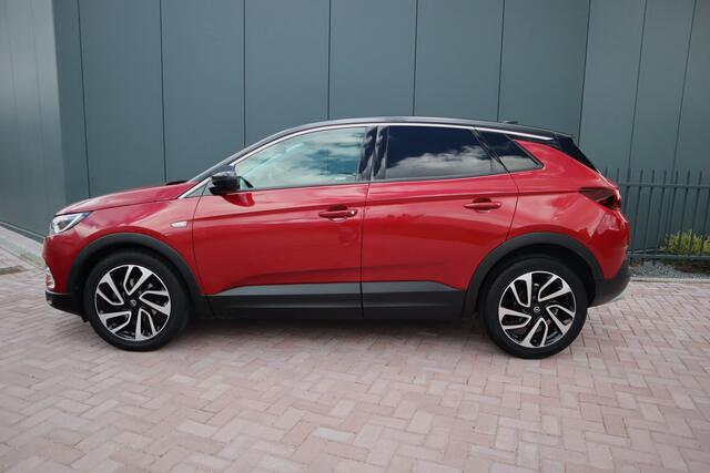 Opel Grandland X 1.2 Turbo Business Executive Automaat Panoramadak Lederen comfort stoelen Stoelverwarming/koeling Etc. Etc.