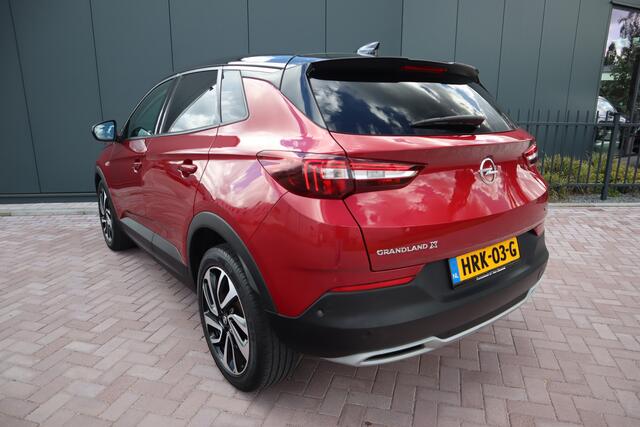 Opel Grandland X 1.2 Turbo Business Executive Automaat Panoramadak Lederen comfort stoelen Stoelverwarming/koeling Etc. Etc.