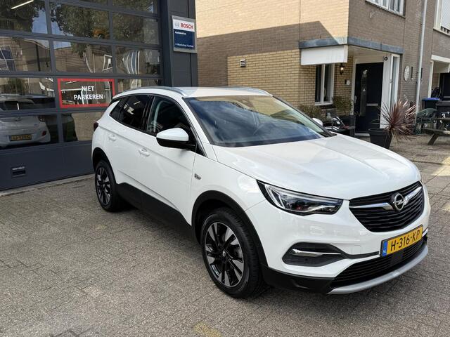 Opel Grandland X 1.2 Turbo Innovation Automaat / Airco clima / Navigatie/ Camera/ Cruise/ PDC/ LED/ Apple carplay/ LMV/ Stoelverw.