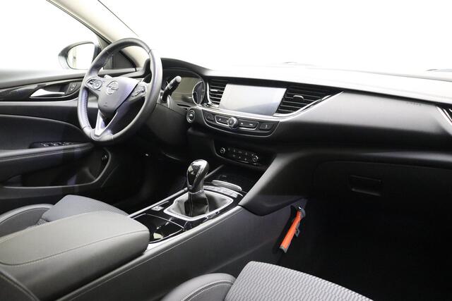 Opel INSIGNIA Sports Tourer 1.5 CDTI Business Elegance | Navigatie systeem | Apple carplay- Android auto | AGR comfort stoelen | Trekhaak | Camera achter | Climate control | Winterpakket | Verwarmd voorruit |
