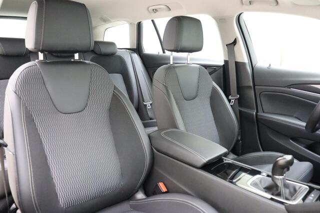 Opel INSIGNIA Sports Tourer 1.5 CDTI Business Elegance | Navigatie systeem | Apple carplay- Android auto | AGR comfort stoelen | Trekhaak | Camera achter | Climate control | Winterpakket | Verwarmd voorruit |