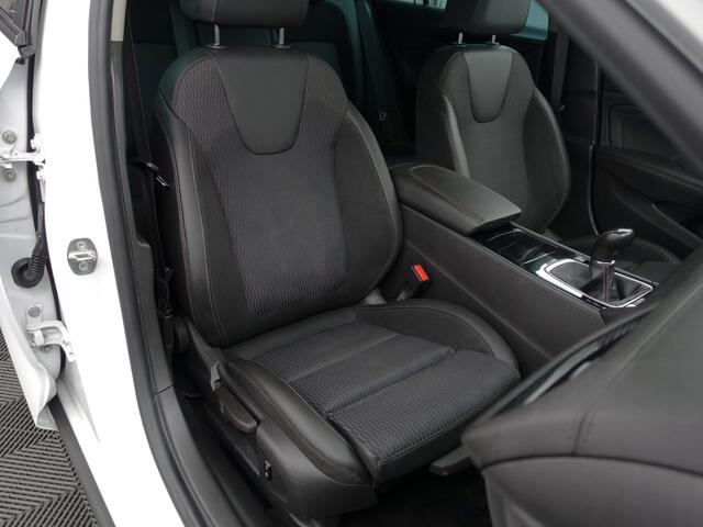 Opel INSIGNIA Grand Sport 1.5 Turbo OPC Line- Stuur/Stoelverwarming, Xenon Led, Lane Assist, Virtual Cockpit, Camera, Sport Interieur