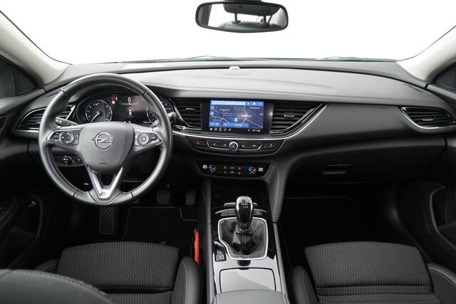 Opel INSIGNIA Sports Tourer BWJ 2021 1.5 CDTI 123 PK Business Elegance | NWE APK TREKHAAK / SPORTSTOELEN / CAMERA / CARPLAY / NAVI / CLIMA / CRUISE / HALF LEDER / KEYLESS / CAMERA / ELEK. ACHTERKLEP / DODE HOEK DETECTIE / LMV 18 INCH / LED