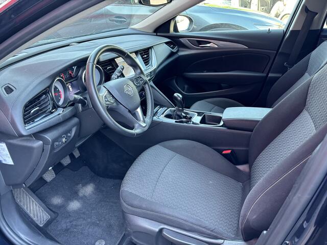 Opel INSIGNIA Sports Tourer 1.5 Turbo 140PK Business Executive TREKHAAK / CARPLAY / KEYLESS / NAVI / CLIMA / PDC / BLUETOOTH / CRUISE